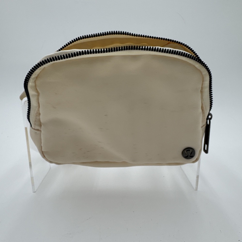 Lululemon Off‎ White Adjustable Strap Zipper Belt Bag